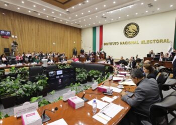 En el INE se analizan lineamientos para frenar campañas anticipadas.