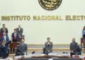 El Consejo General del INE guardó un minuto de silencio y rindió otro de aplausos en memoria de Cuauhtémoc Cárdenas. AMEXI/FOTO/ INE