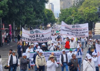 Jubilados de PEMEX y CFE exigen abrogación de reforma al 127 constitucional