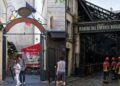 El fuego arrasó mil metros cuadrados del mercado Marché des Enfants-Rouges y causó el derrumbe parcial del techado metálico del histórico recinto del siglo XVII.
