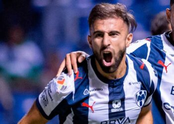 Jugadores de Rayados de Monterrey celebran la goleada 4-1 sobre Puebla en la jornada 13 del Apertura 2026