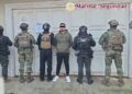 Agentes federales y marinos, cumplimentaron 12 órdenes de cateo en Uruapan, Pátzcuaro y Morelia, en el estado de Michoacán.