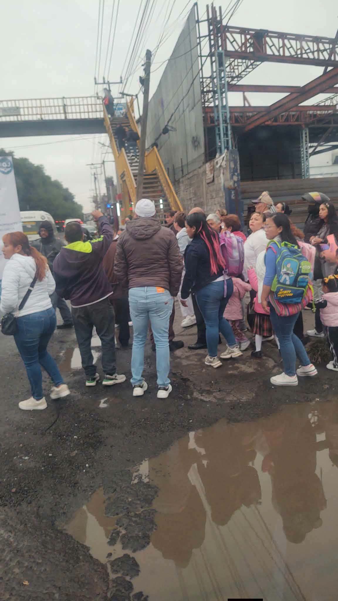 La protesta comenzó alrededor de las 7:00 horas y provocó afectaciones a la circulación en la México-Texcoco, que es una de las principales conexiones entre los municipios del oriente mexiquense y la Ciudad de México.