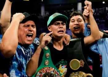 Sergio Yoreme Mendoza, campeón mundial unificado de peso mosca