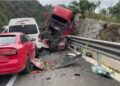 Un trágico accidente múltiple se registró la mañana de este sábado, en el kilómetro 41 de la carretera de cuota Tuxtla Gutiérrez–San Cristóbal de las Casas, en Chiapas.